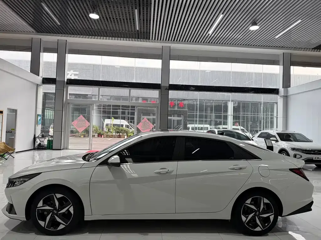 Hyundai Elantra — фото 10
