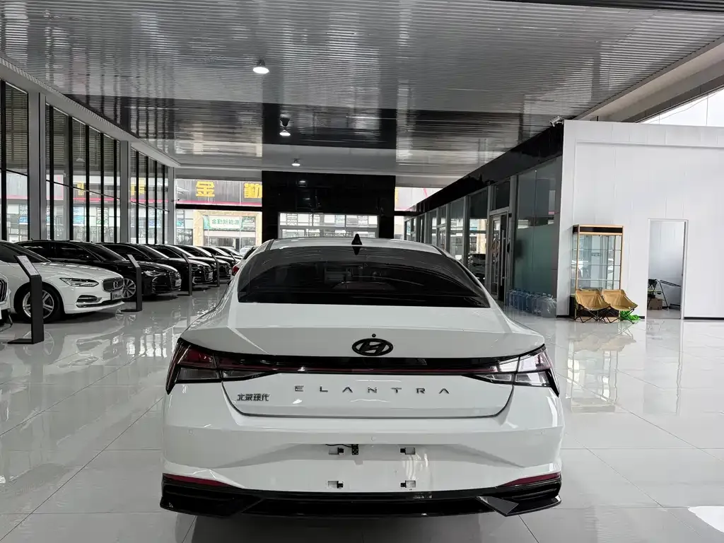 Hyundai Elantra — фото 5