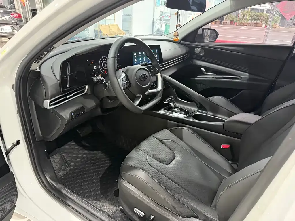 Hyundai Elantra — фото 4