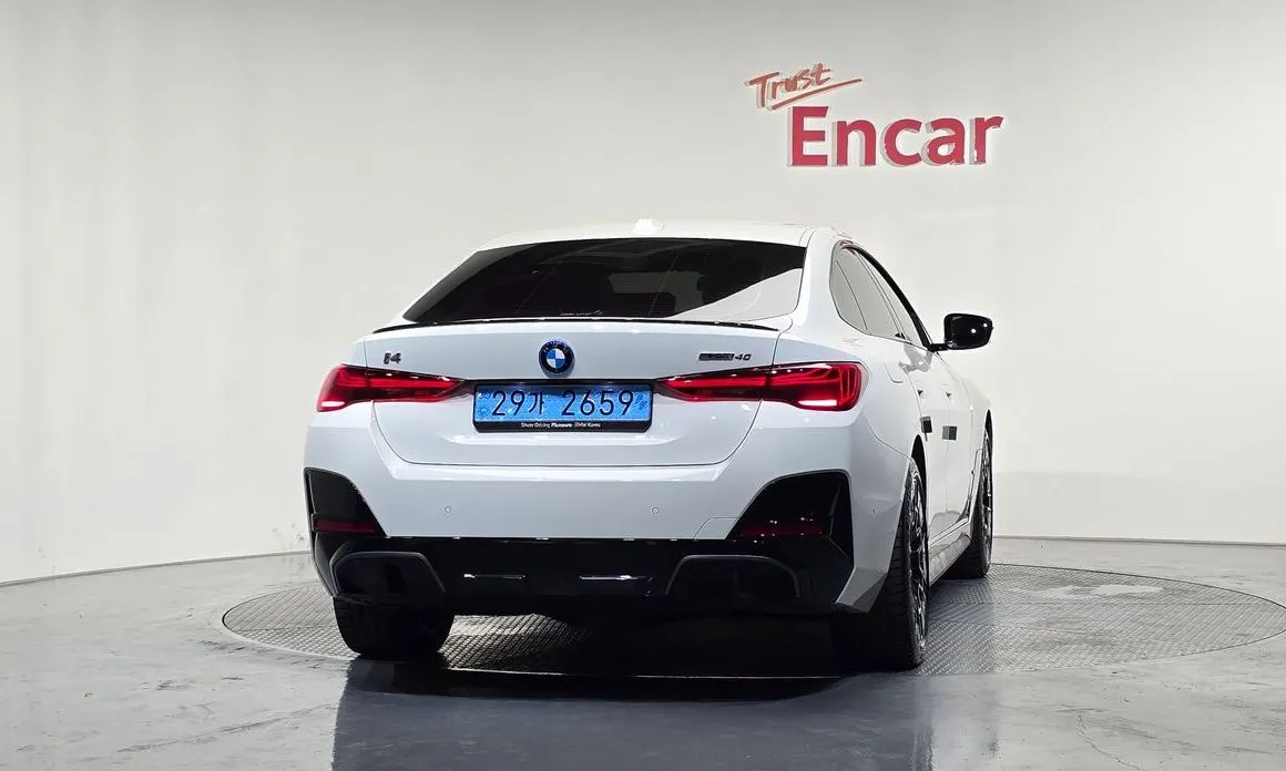 BMW i4 — фото 7