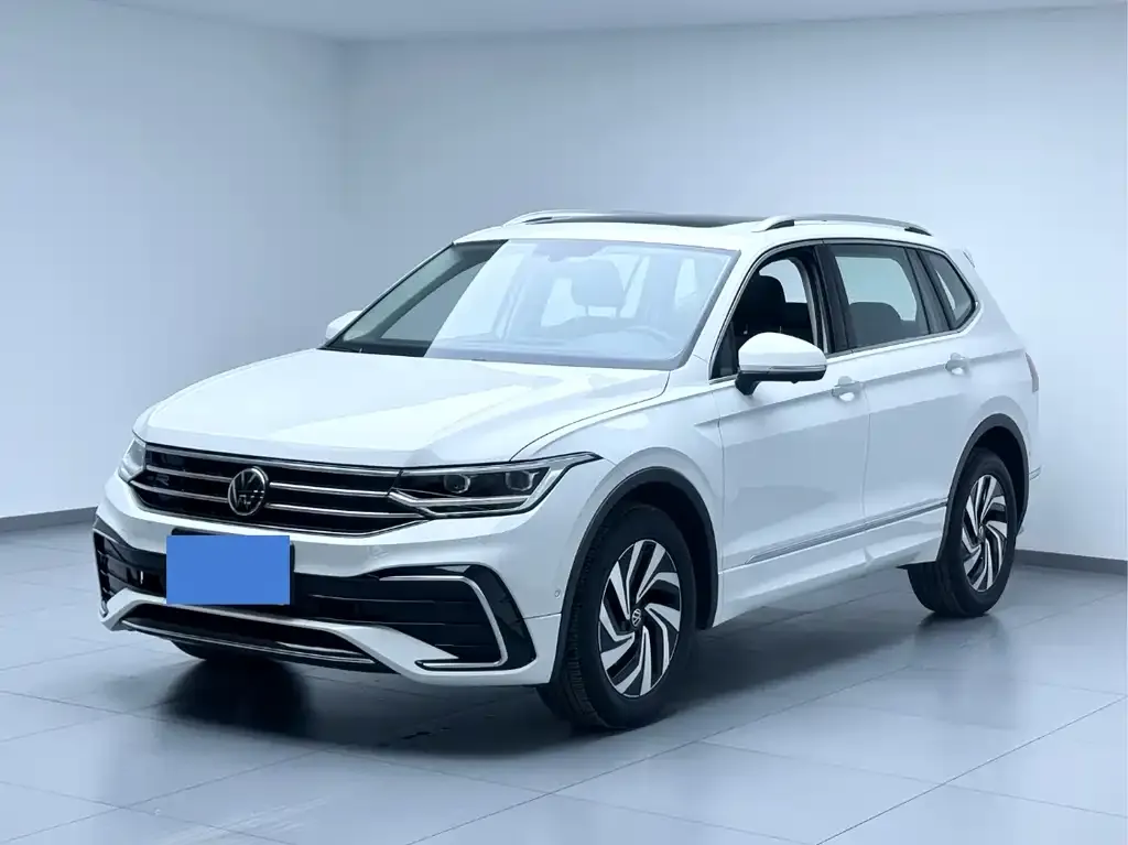 Volkswagen Tiguan L — фото 1