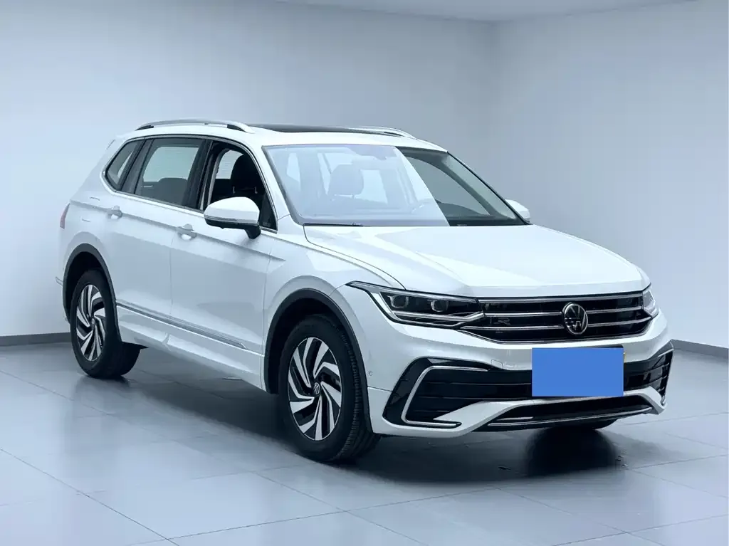 Volkswagen Tiguan L — фото 2