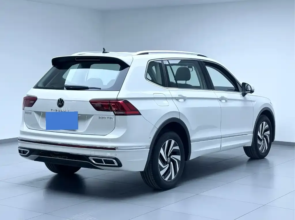 Volkswagen Tiguan L — фото 10