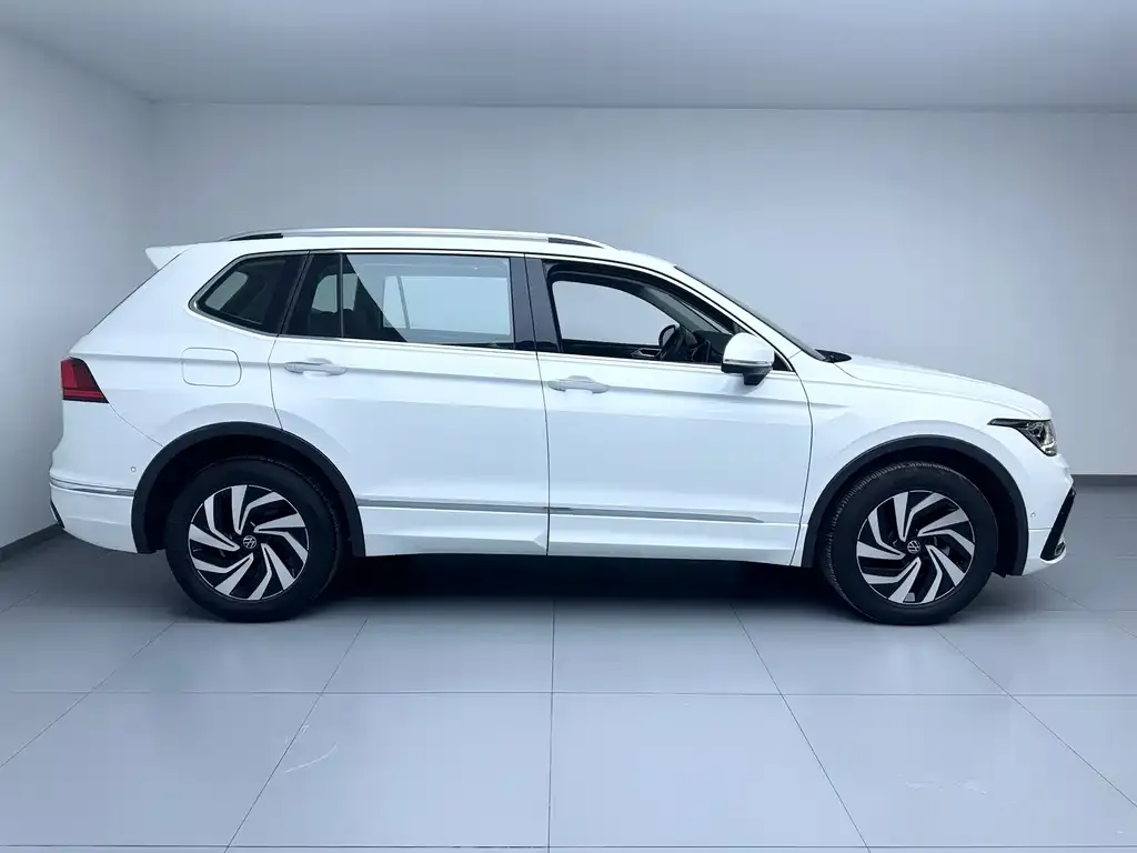 Volkswagen Tiguan L — фото 5