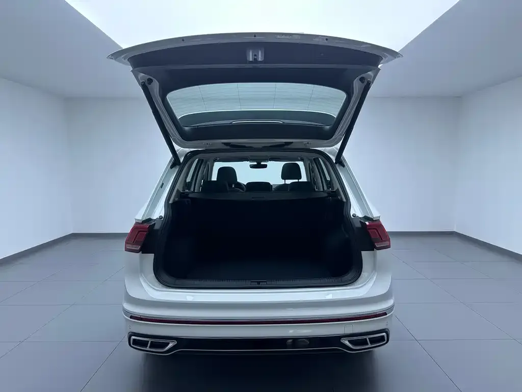Volkswagen Tiguan L — фото 3