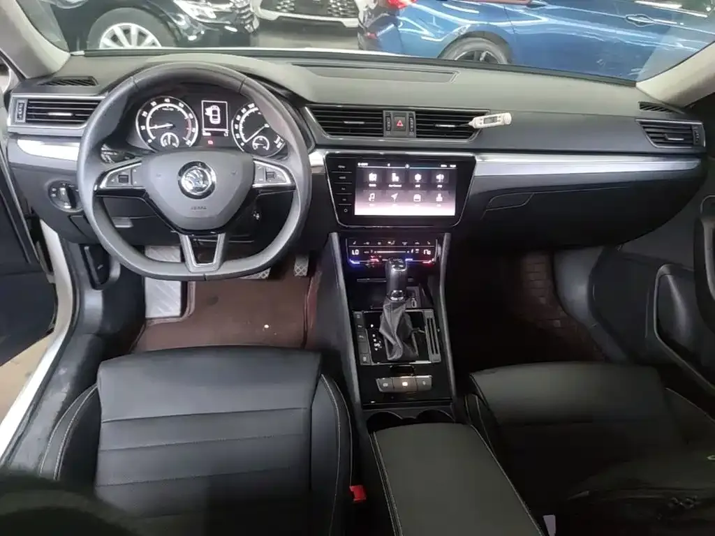 Skoda Superb — фото 7