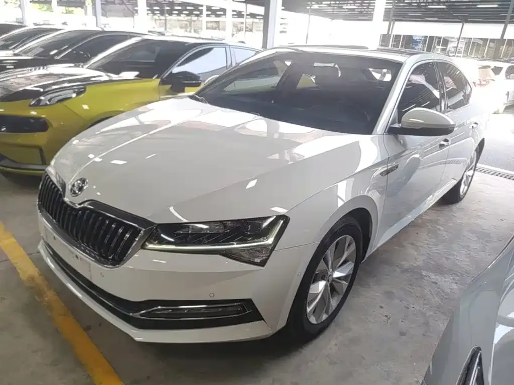 Skoda Superb — фото 8