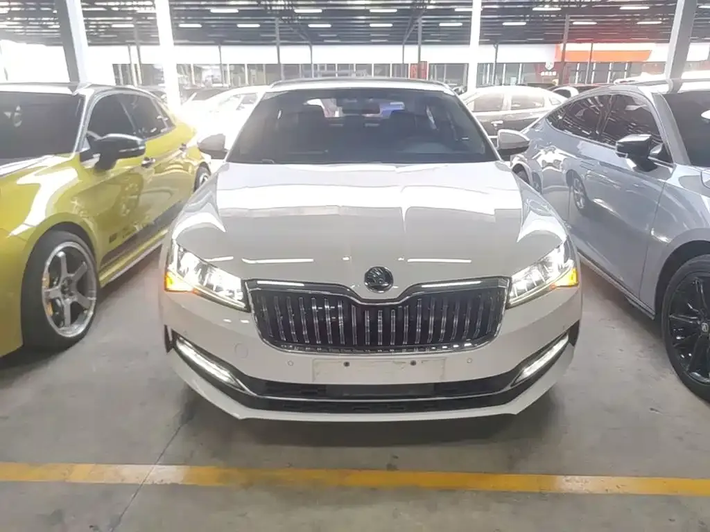 Skoda Superb — фото 5