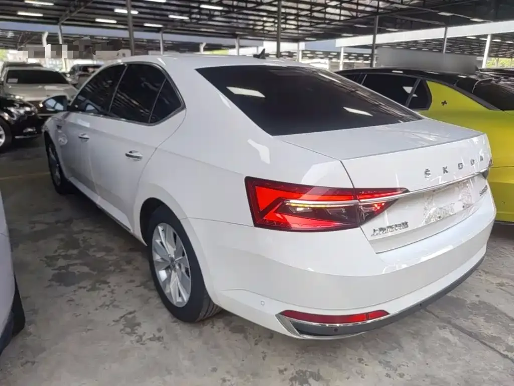 Skoda Superb — фото 6