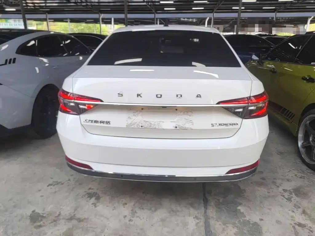 Skoda Superb — фото 9