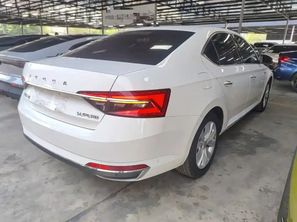Skoda Superb — фото 4