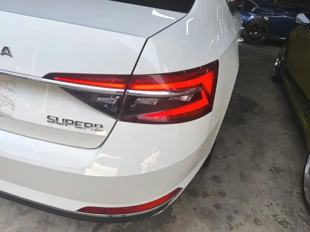 Skoda Superb — фото 2