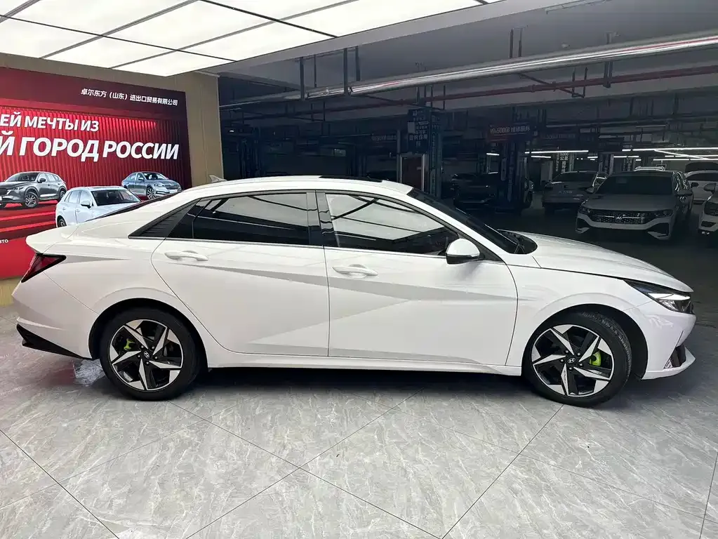 Hyundai Elantra — фото 10