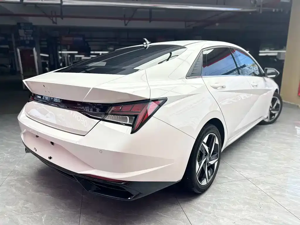 Hyundai Elantra — фото 3