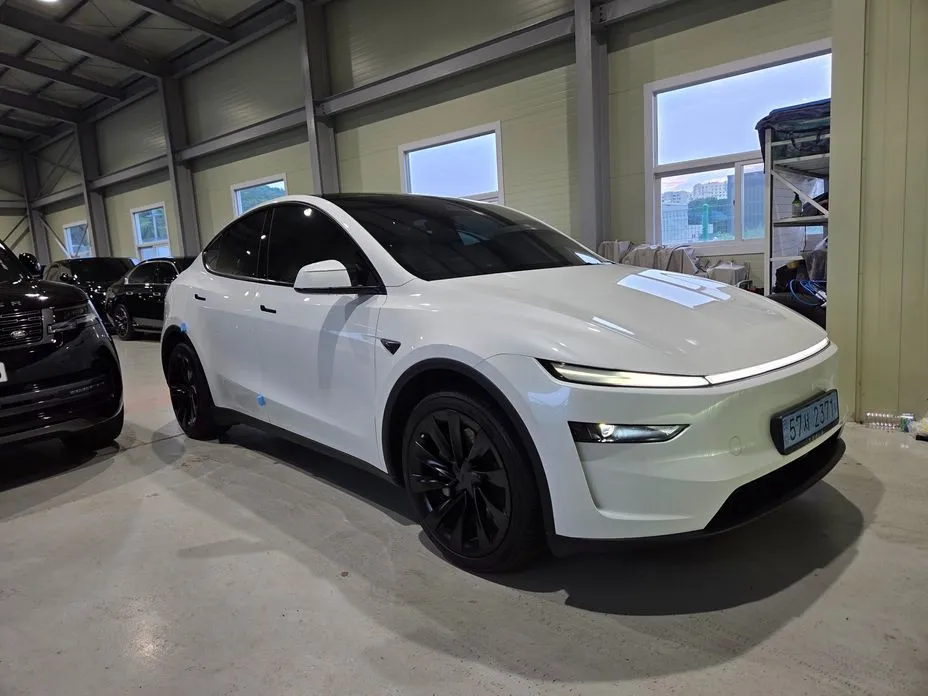 Tesla Model Y — фото 1