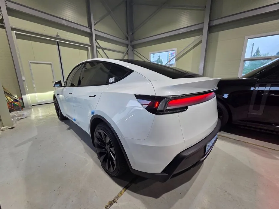 Tesla Model Y — фото 8