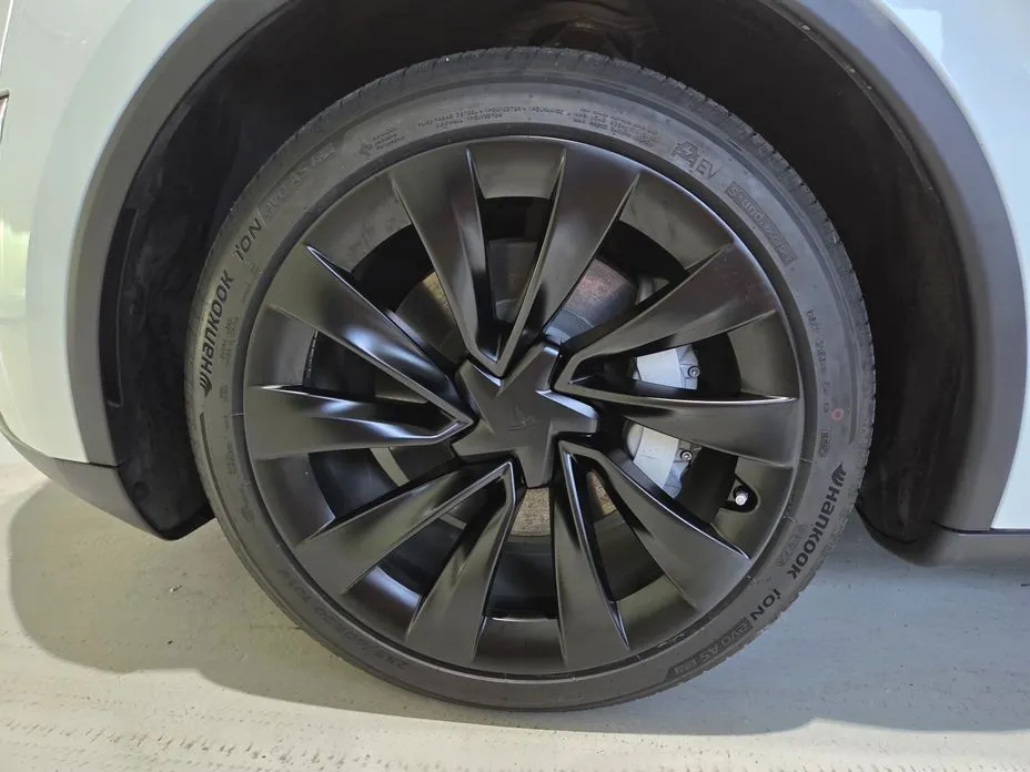 Tesla Model Y — фото 10