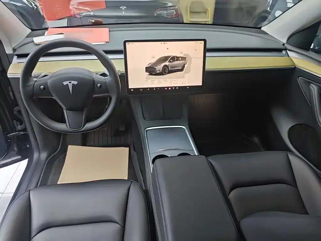Tesla Model Y — фото 4