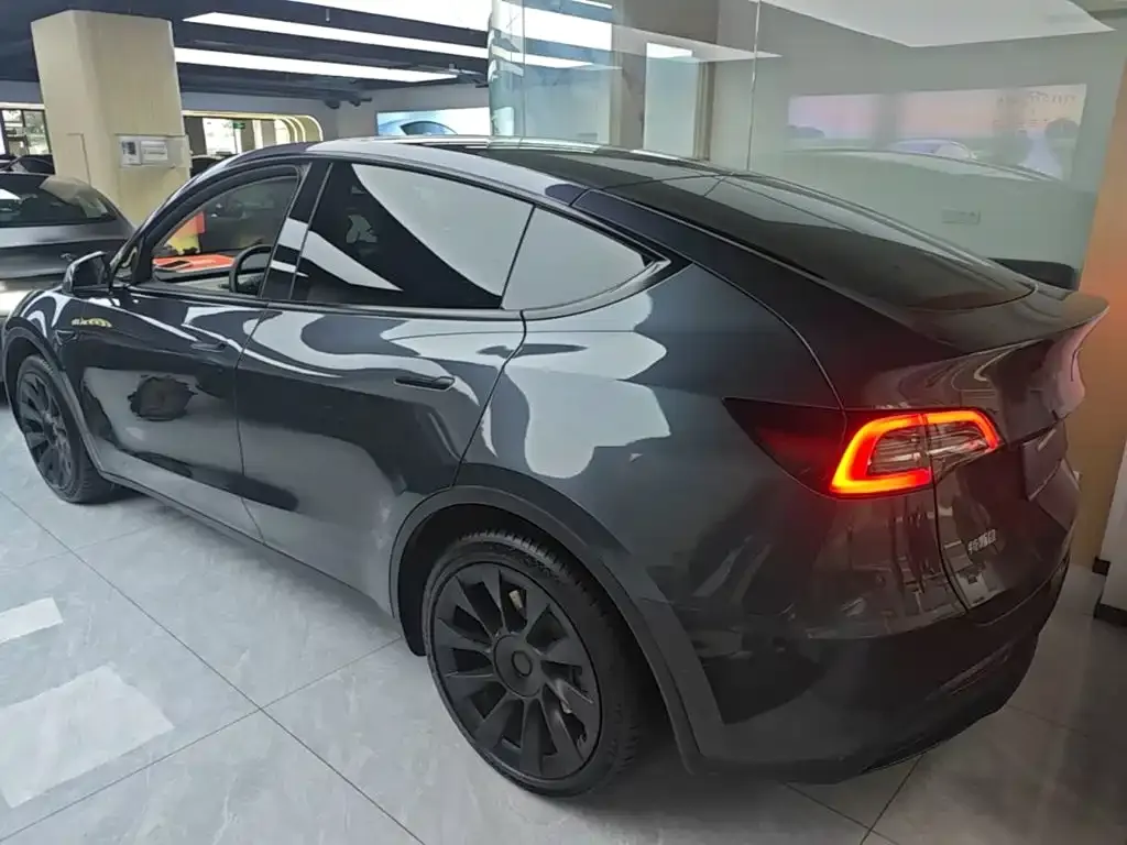 Tesla Model Y — фото 7