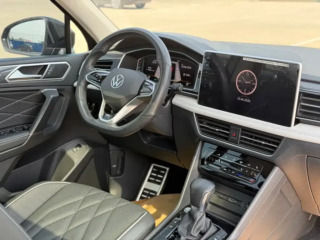 Volkswagen Tiguan L — фото 6