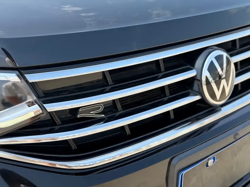 Volkswagen Tiguan L — фото 4