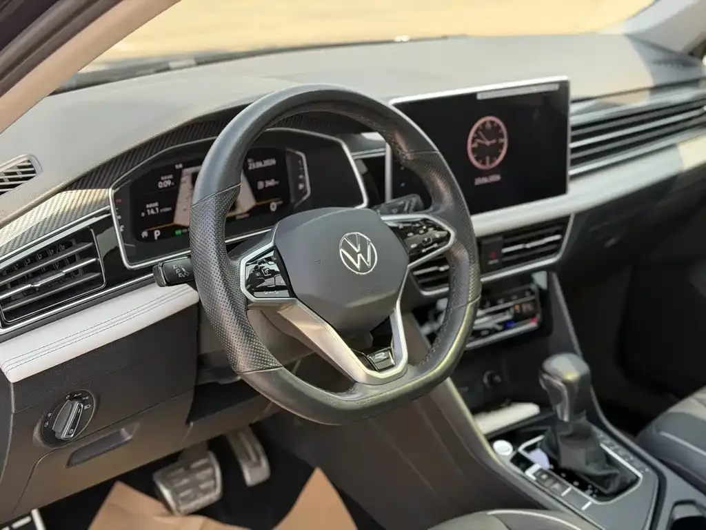 Volkswagen Tiguan L — фото 9