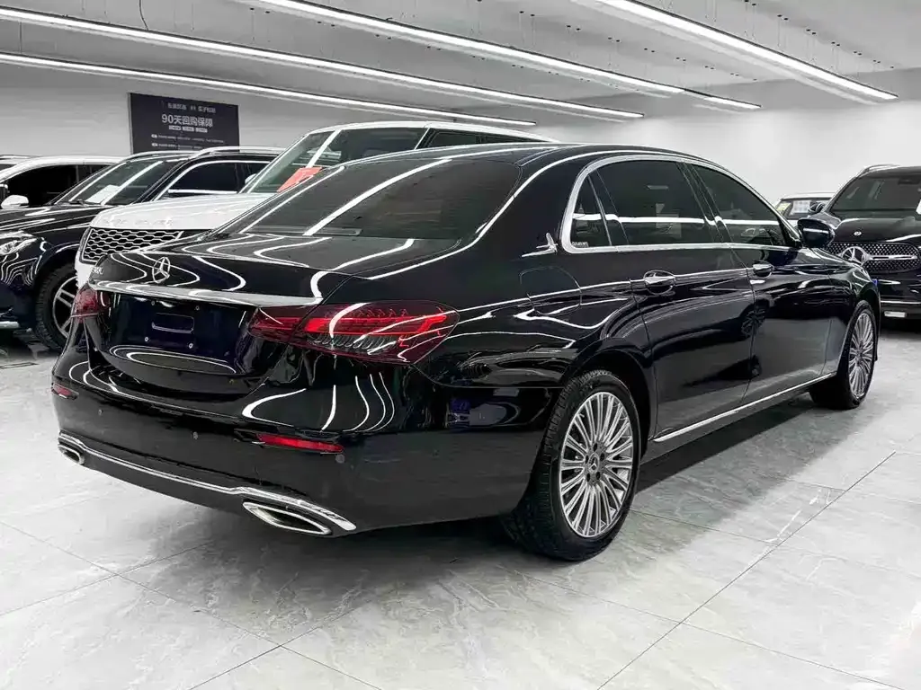 Mercedes-Benz E-Class — фото 8