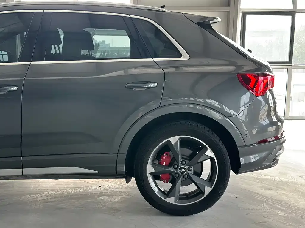 Audi Q3 — фото 9