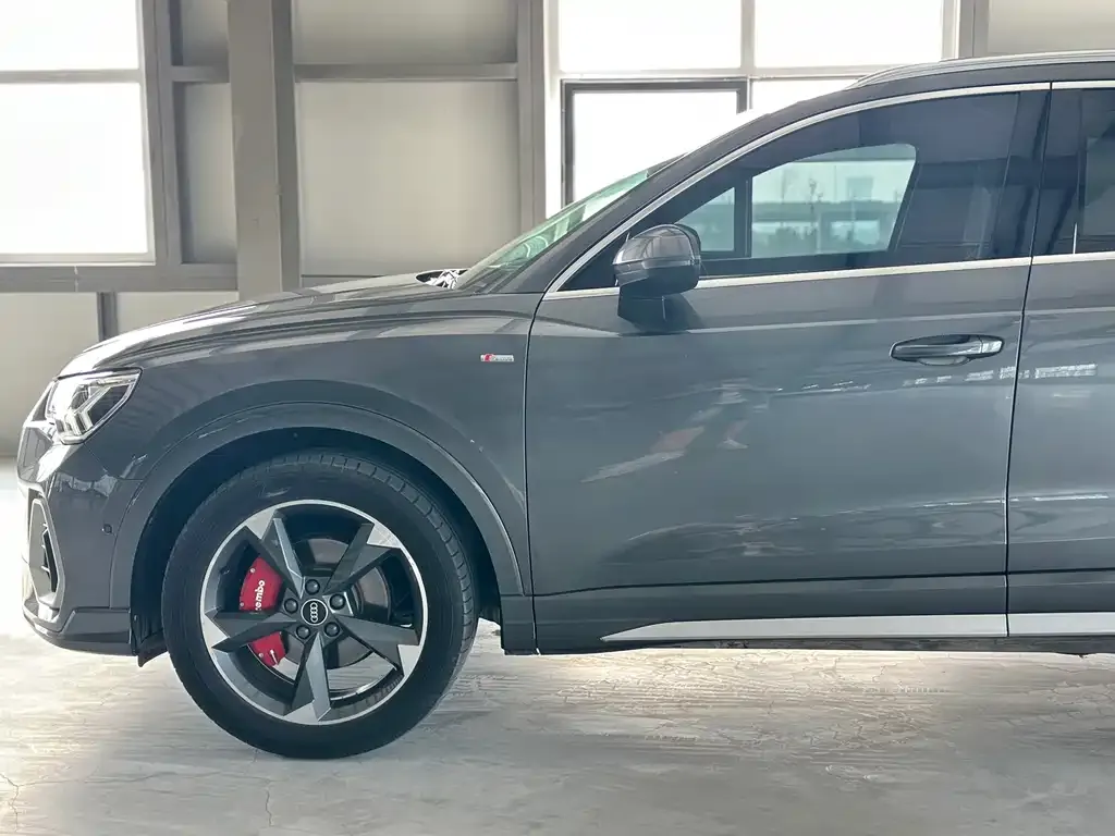 Audi Q3 — фото 10
