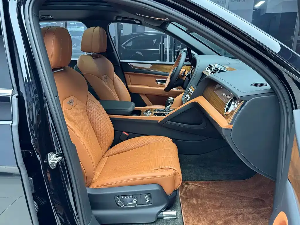 Bentley Bentayga — фото 9