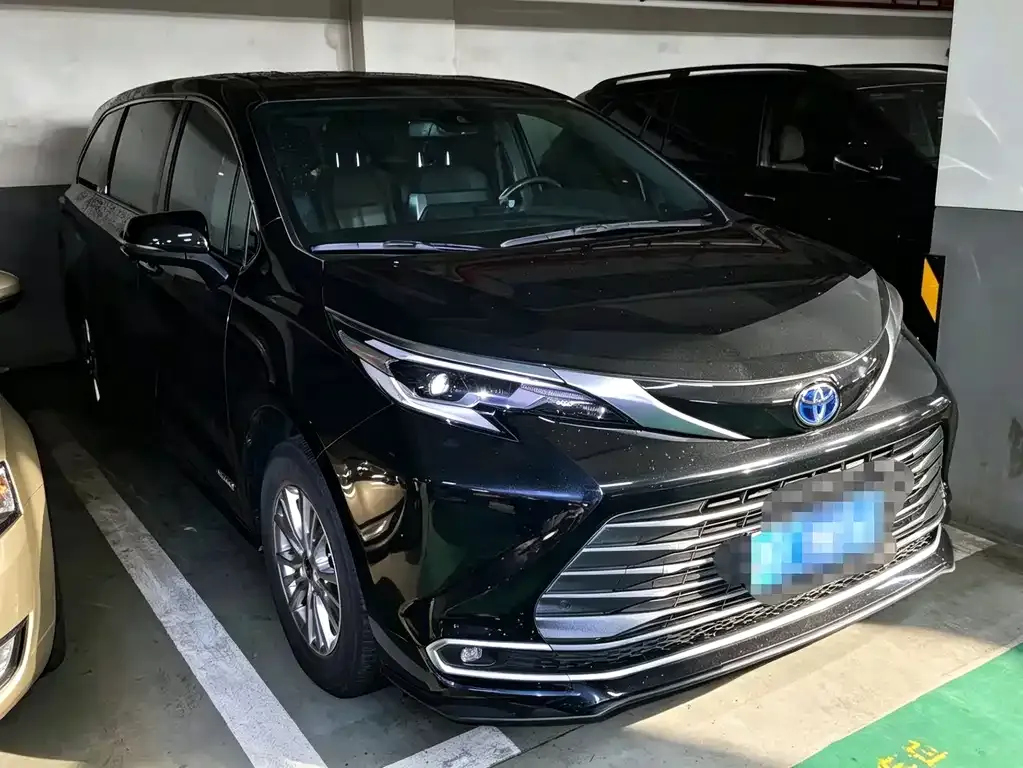Toyota Sienna — фото 5