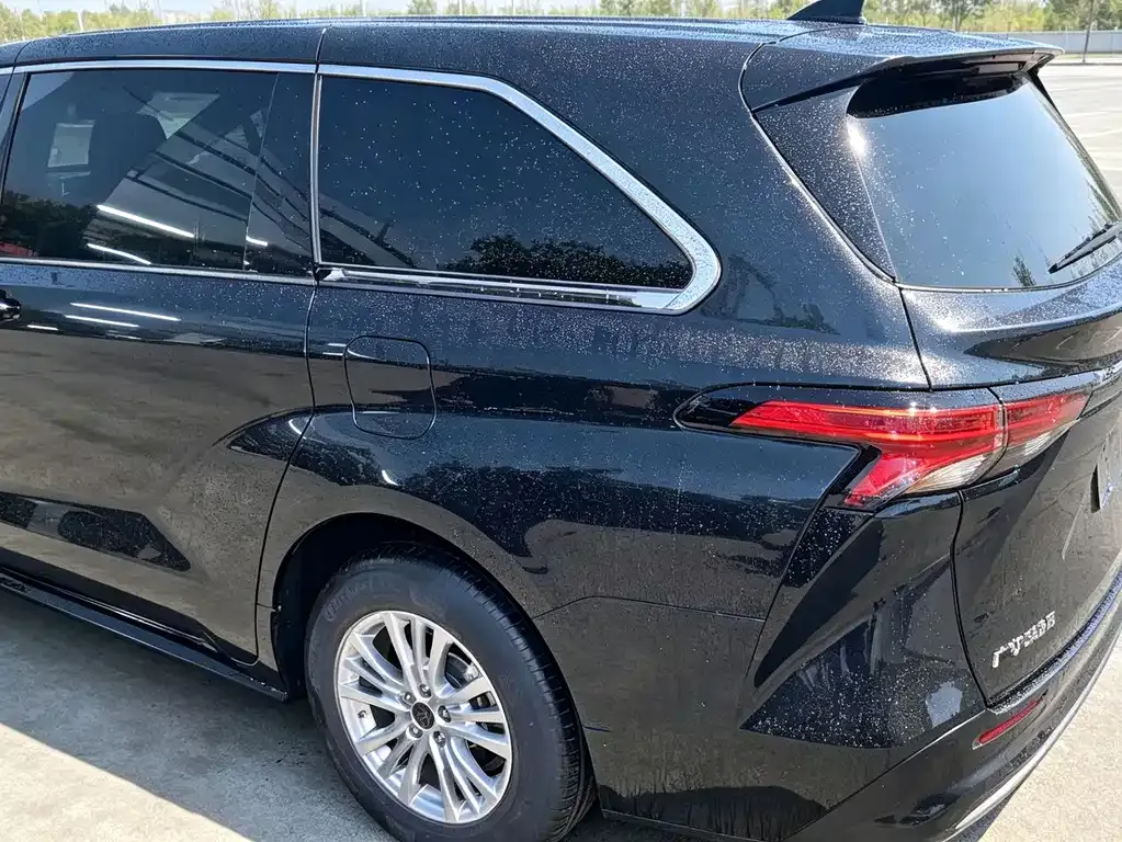 Toyota Sienna — фото 9