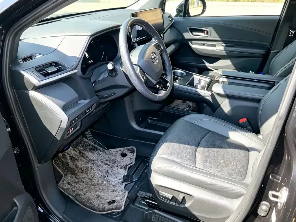 Toyota Sienna — фото 10