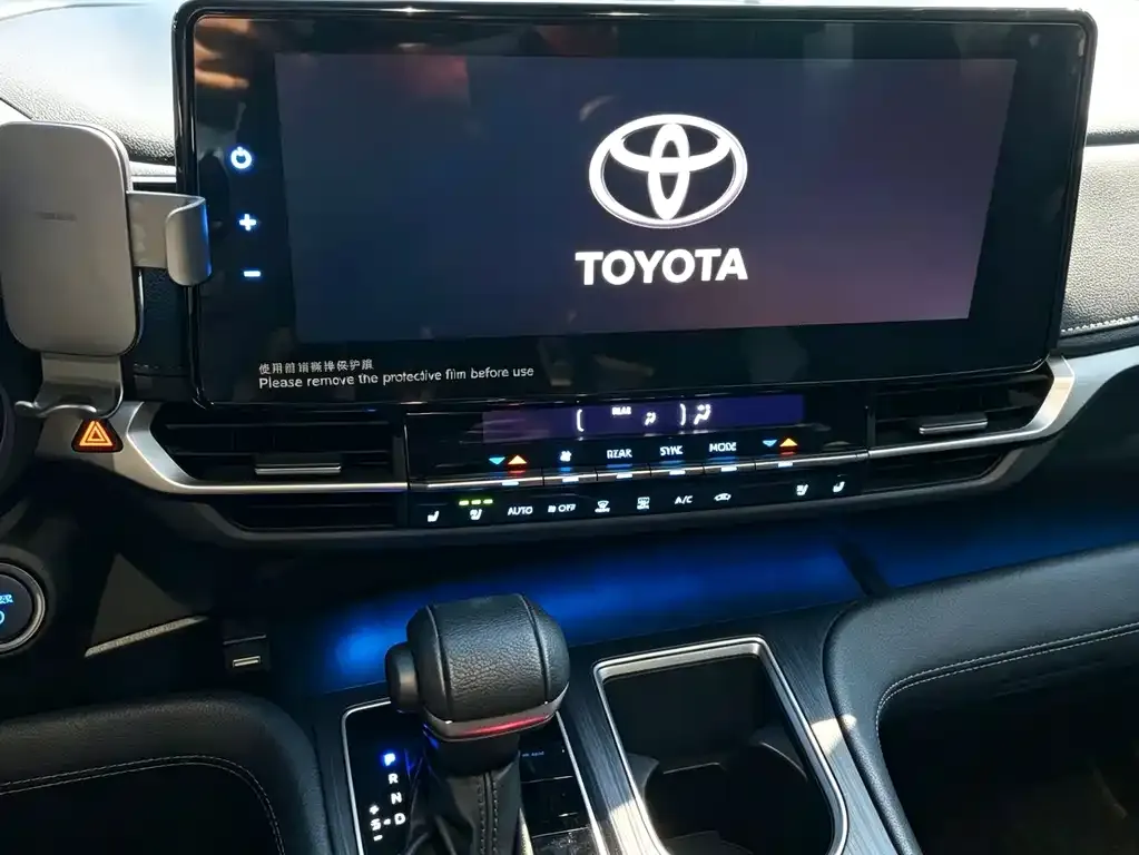 Toyota Sienna — фото 4