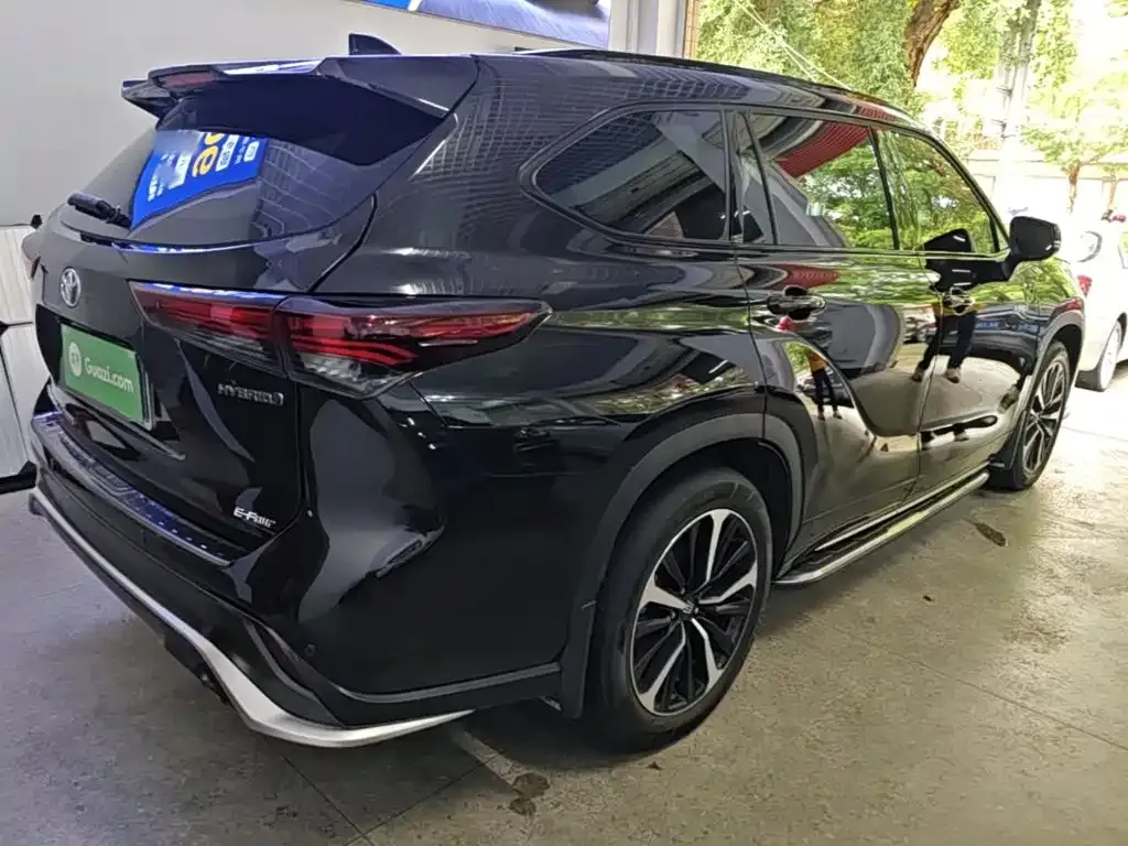 Toyota Crown Kluger 2024 из CN, фото 4