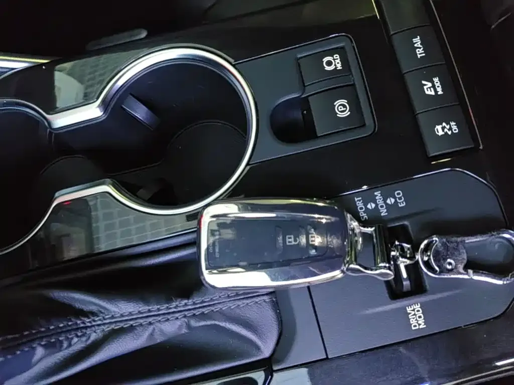 Toyota Crown Kluger 2024 из CN, фото 8