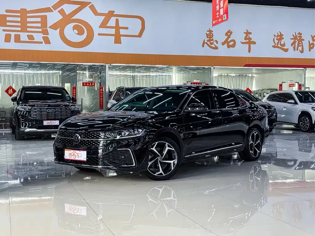 Volkswagen Passat — фото 1