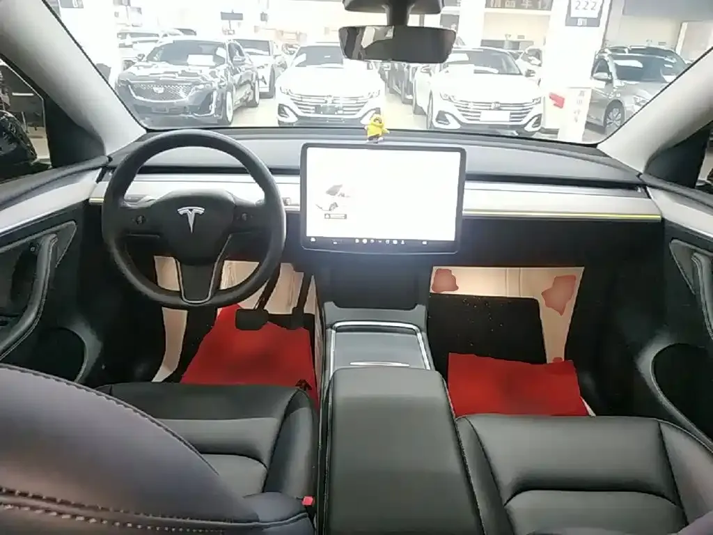 Tesla Model Y — фото 6