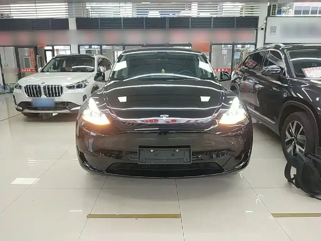 Tesla Model Y — фото 4