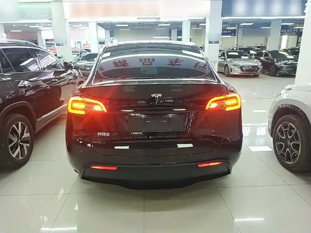 Tesla Model Y — фото 7