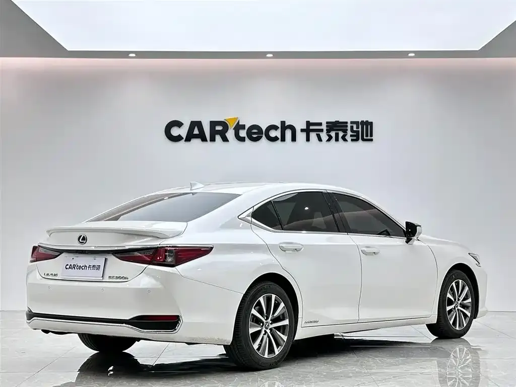 Lexus ES — фото 4