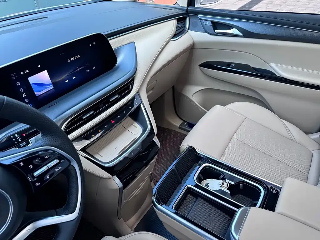 Buick GL8 Hybrid — фото 10