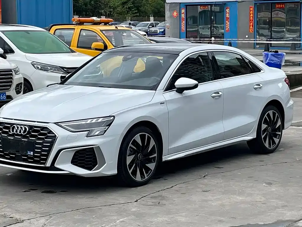 Audi A3 — фото 1