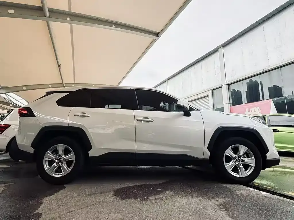 Toyota RAV4 2024 из CN, фото 4