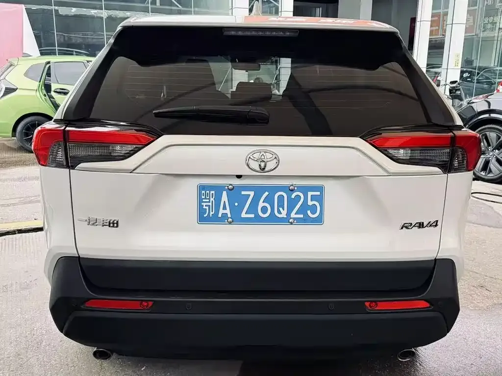 Toyota RAV4 2024 из CN, фото 3