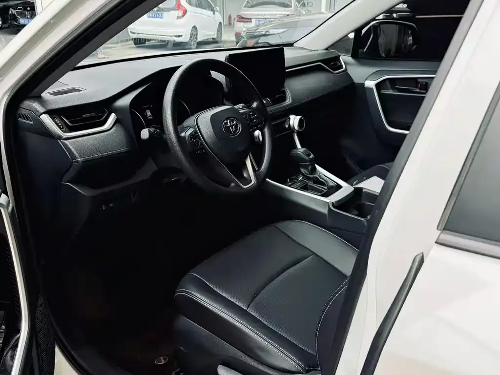 Toyota RAV4 2024 из CN, фото 2