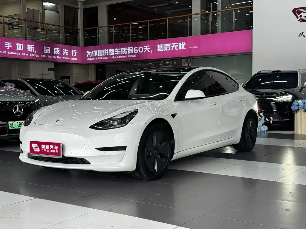 Tesla Model 3 — фото 1