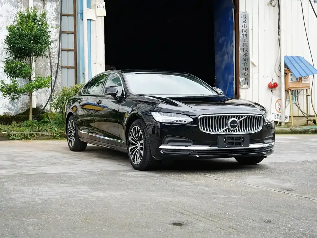 Volvo S90 — фото 1