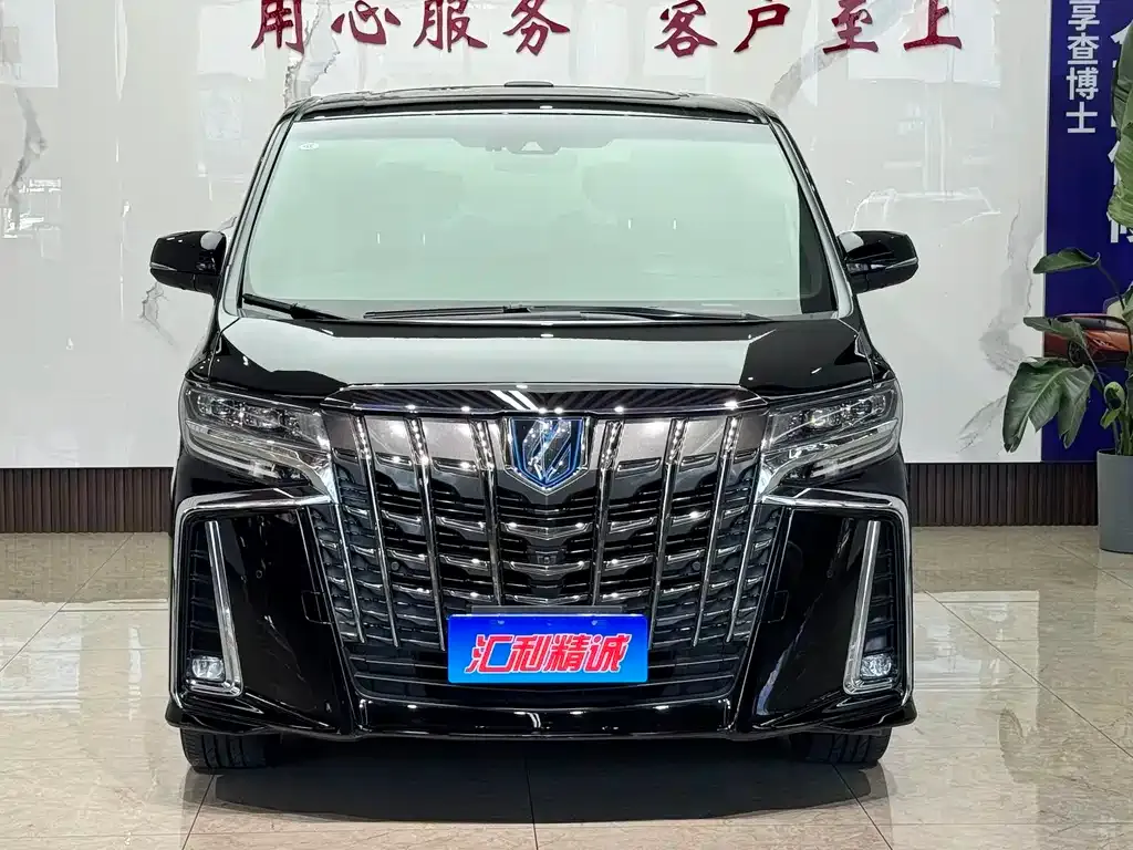 Toyota Alphard — фото 3