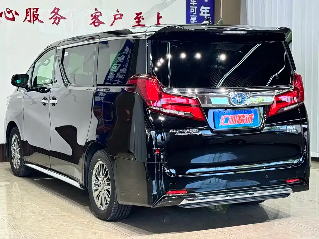 Toyota Alphard — фото 5